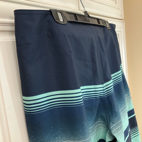 O’Neill men’s board shorts - Picture 8 of 12